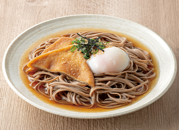 麺にのっけてうまさアップ！温泉卵×油揚げ